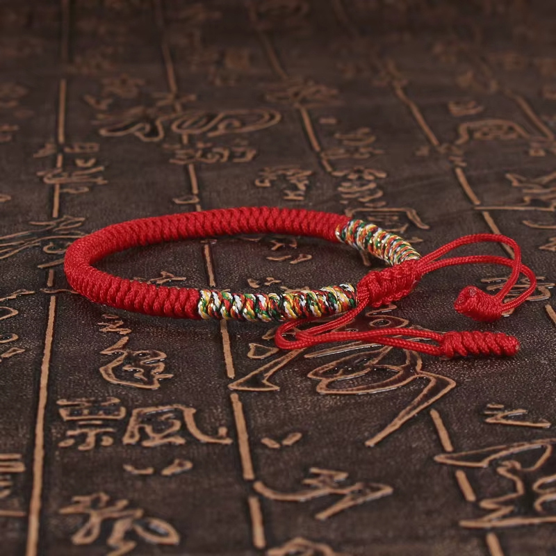 Bracelet Bouddhiste Tressé au Fil Rouge
