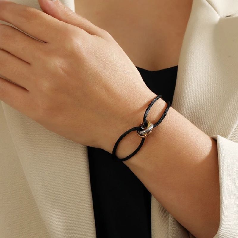 Bracelet Cordon Femme Anneaux Enlacés Acier Inoxydable