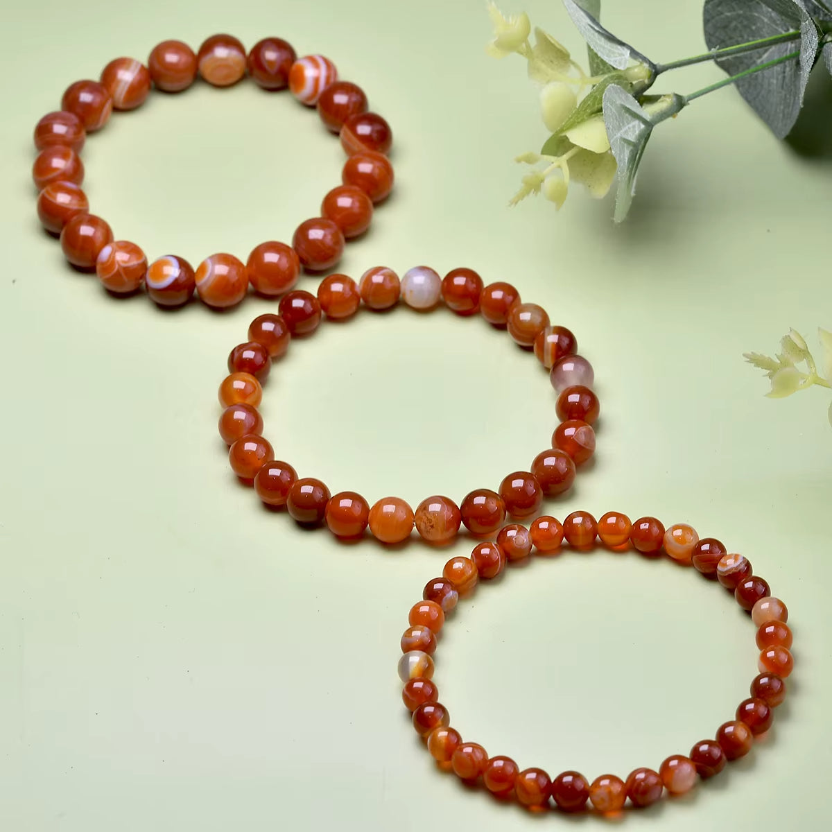 Bracelet Cornaline Ensemble de 3 sur fond vert