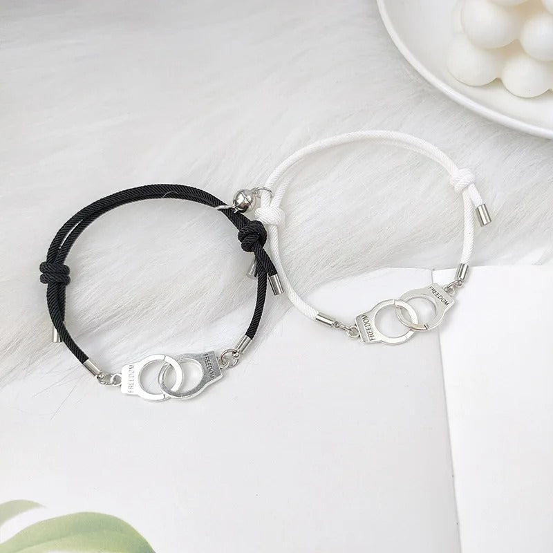 Bracelets Couple Femme et Homme Menotte Magnétique