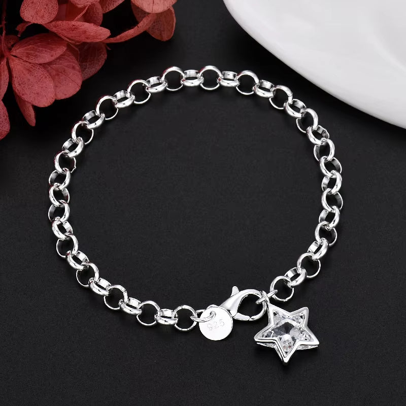 Bracelet Étoile Maille Épaisse sur fond noir