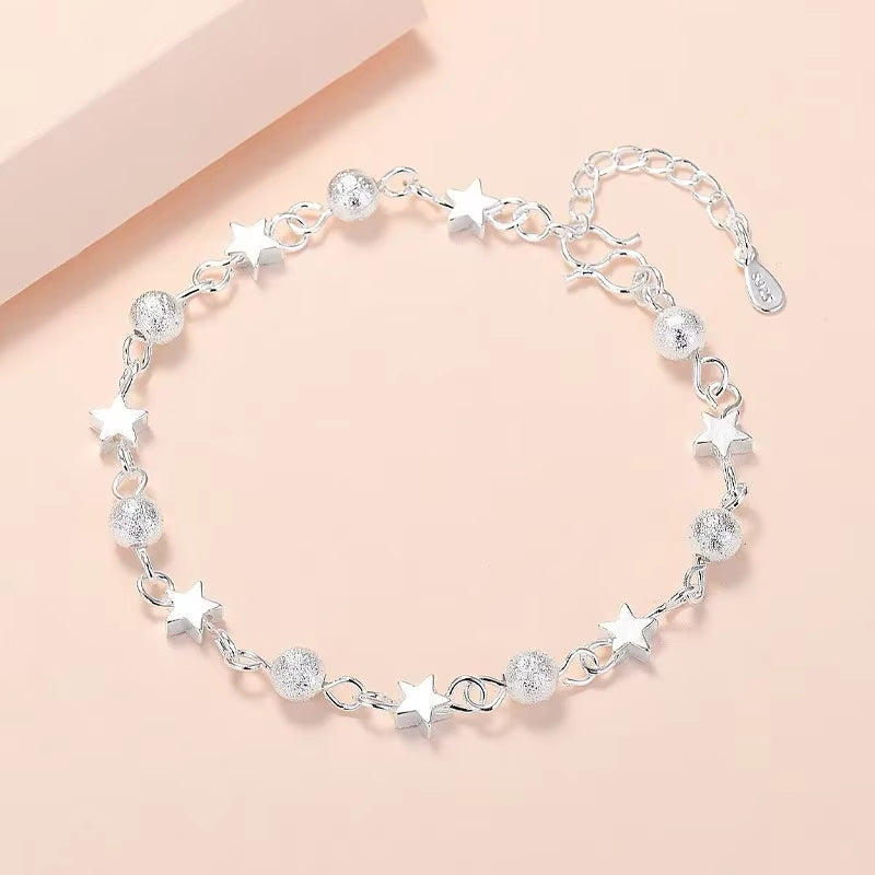 Bracelet Étoile avec Perles sur fond rose