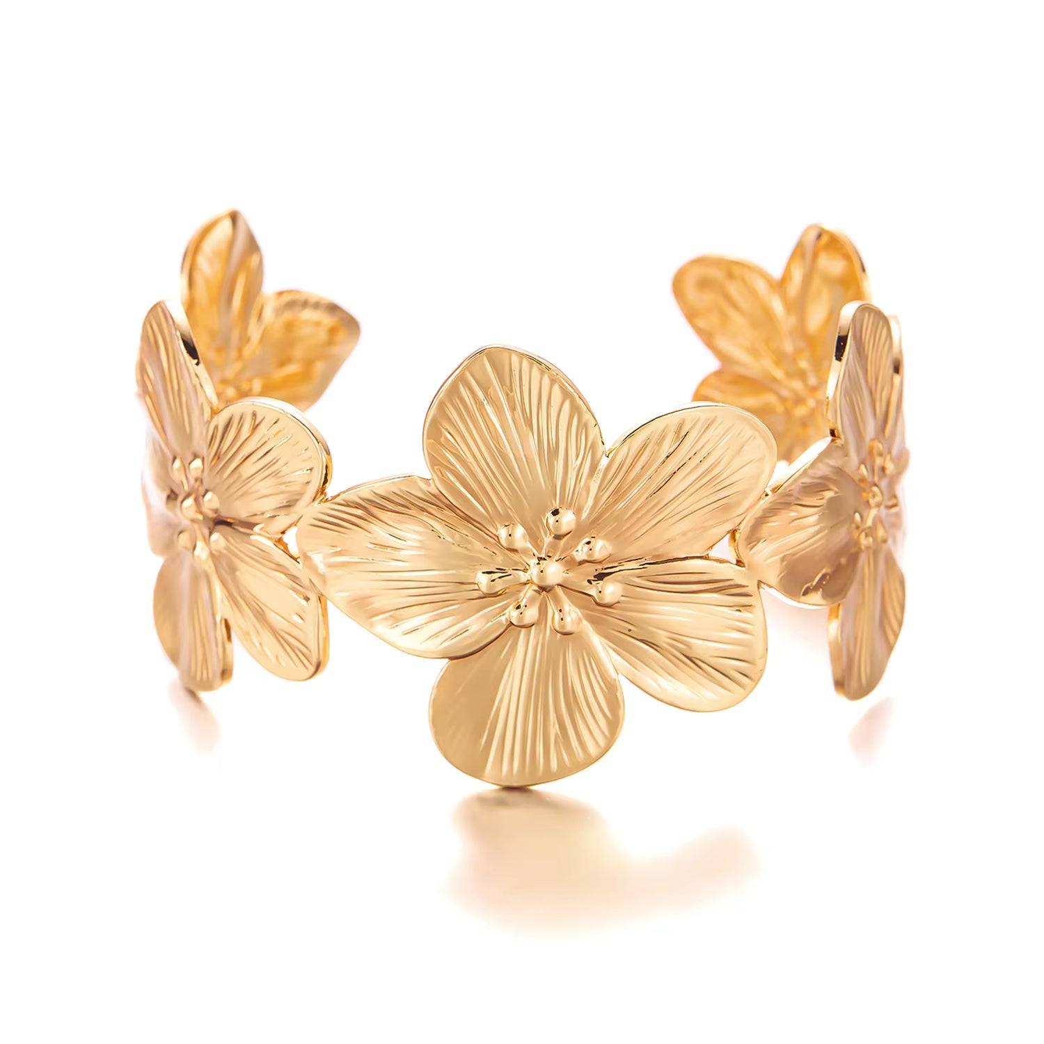 Bracelet Fleur Doré en Fer sur fond blanc