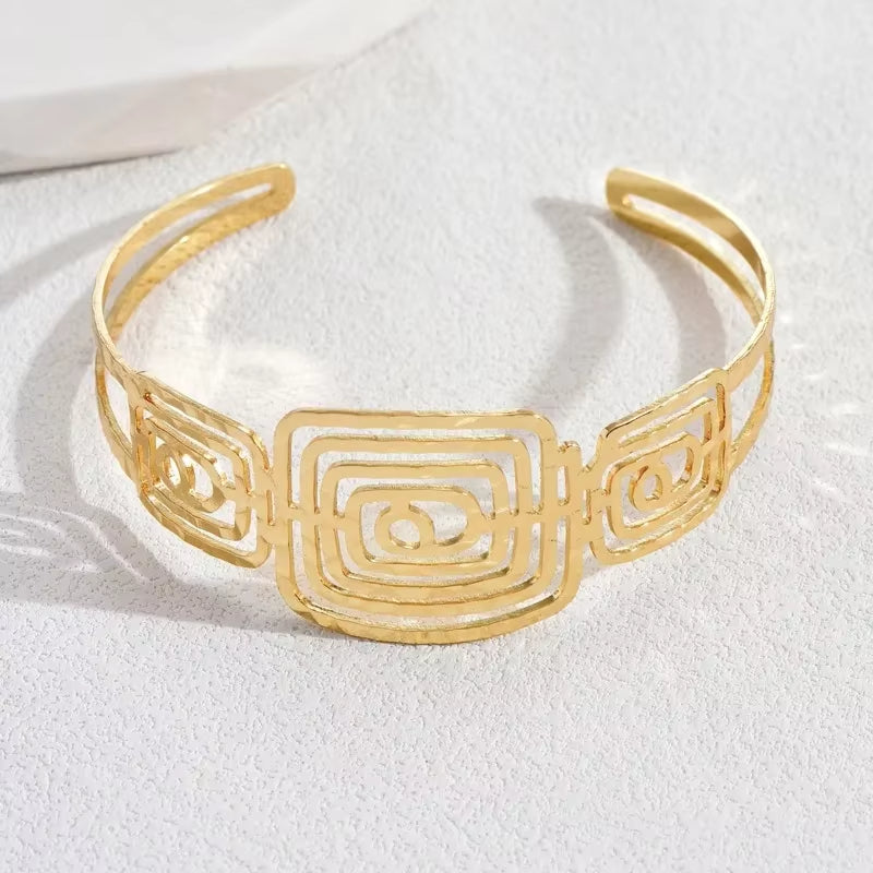 Bracelet Grec Motif Ancien sur fond gris