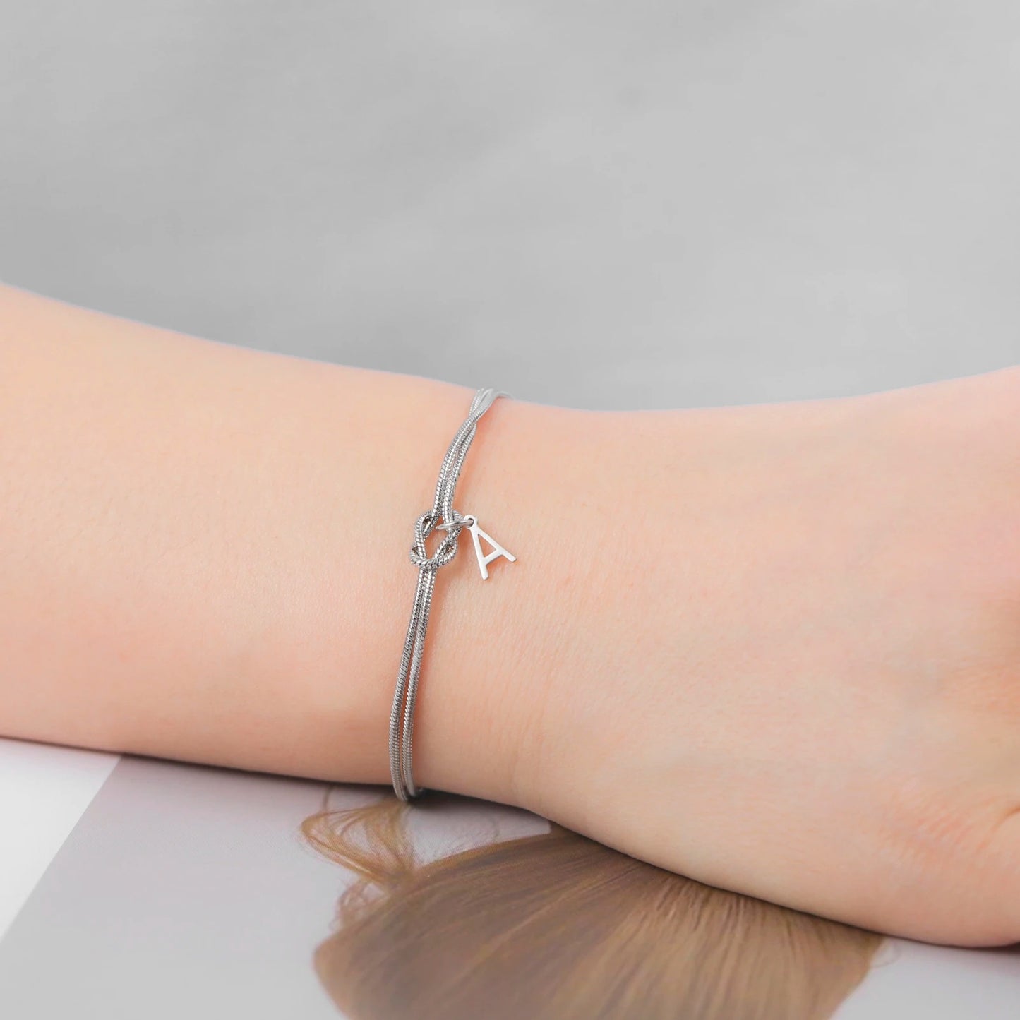 Bracelet Initiale Femme Nœud Acier Inoxydable