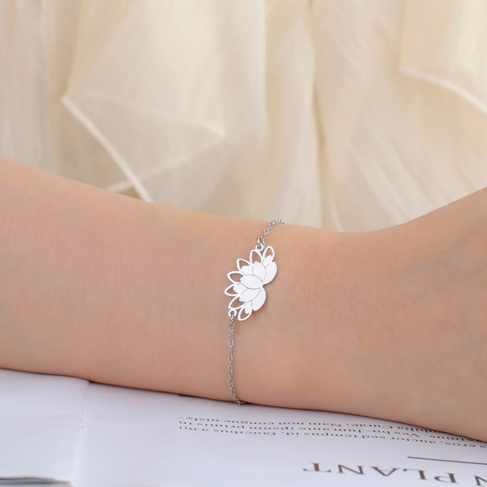 Bracelet Lotus Femme Fin En Acier Inoxydable Porte-Bonheur