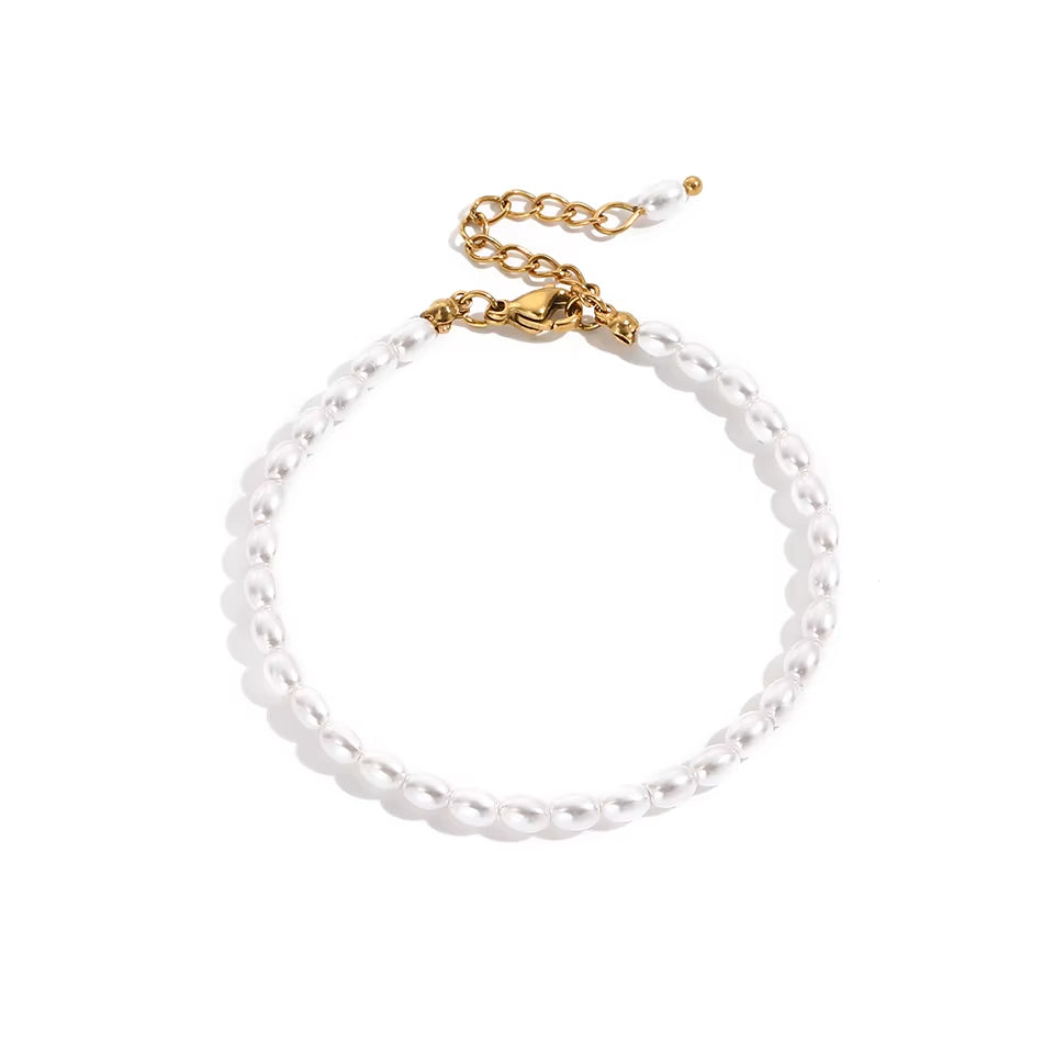 Bracelet Perles Fines Blanches en Acier Inoxydable sur fond blanc