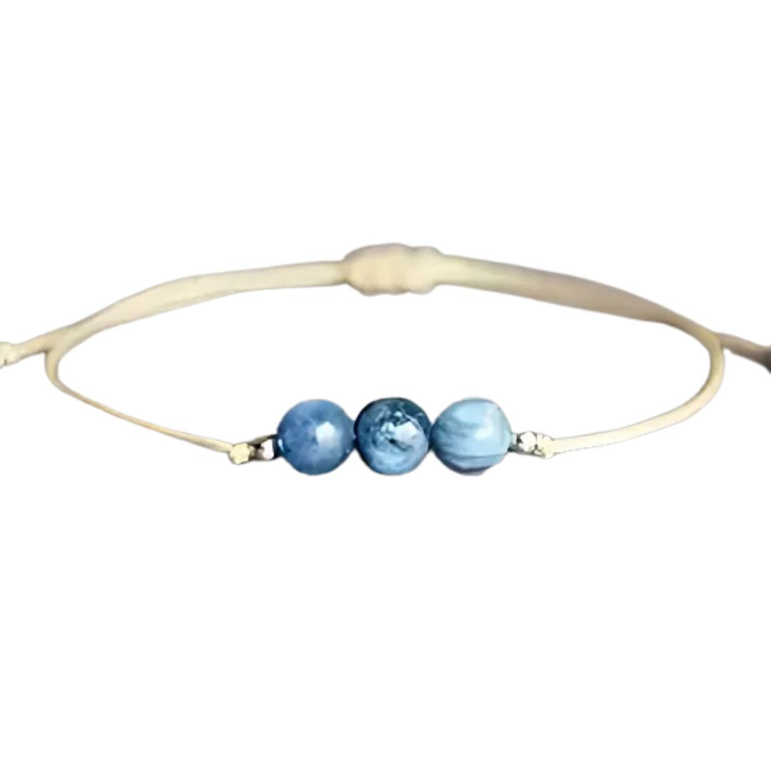 Bracelet Pierre Bleue Artisanal sur fond blanc