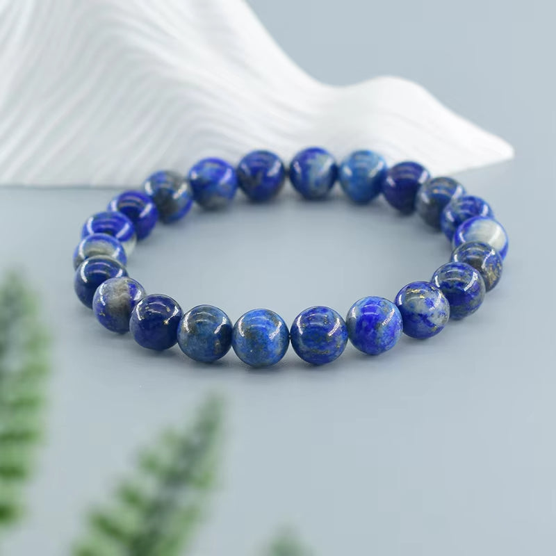 Bracelet Pierre Bleue Lapis Lazuli sur fond blanc et bleu