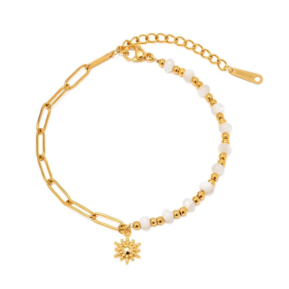 Bracelet Soleil à Perles en Acier Inoxydable sur fond blanc