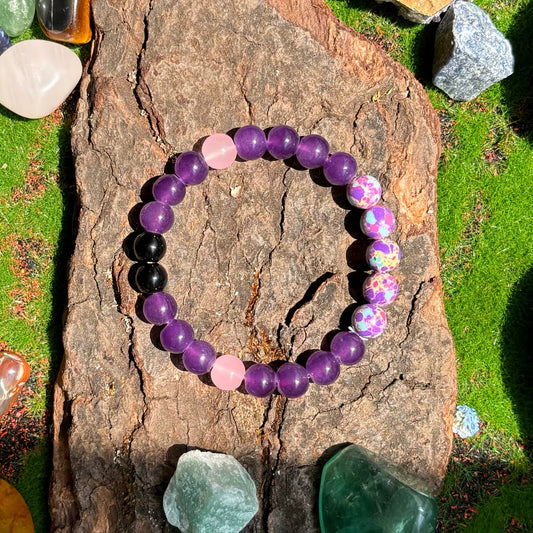 Bracelet Améthyste Original sur un rocher