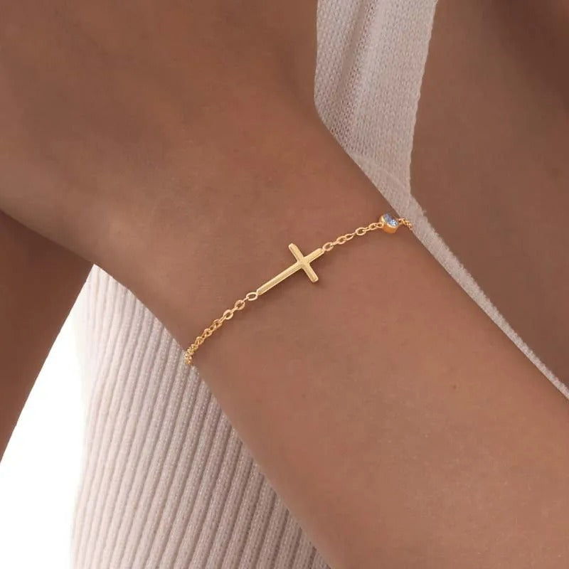 Bracelet Croix Femme Élégance Spirituelle — Acier Inoxydable