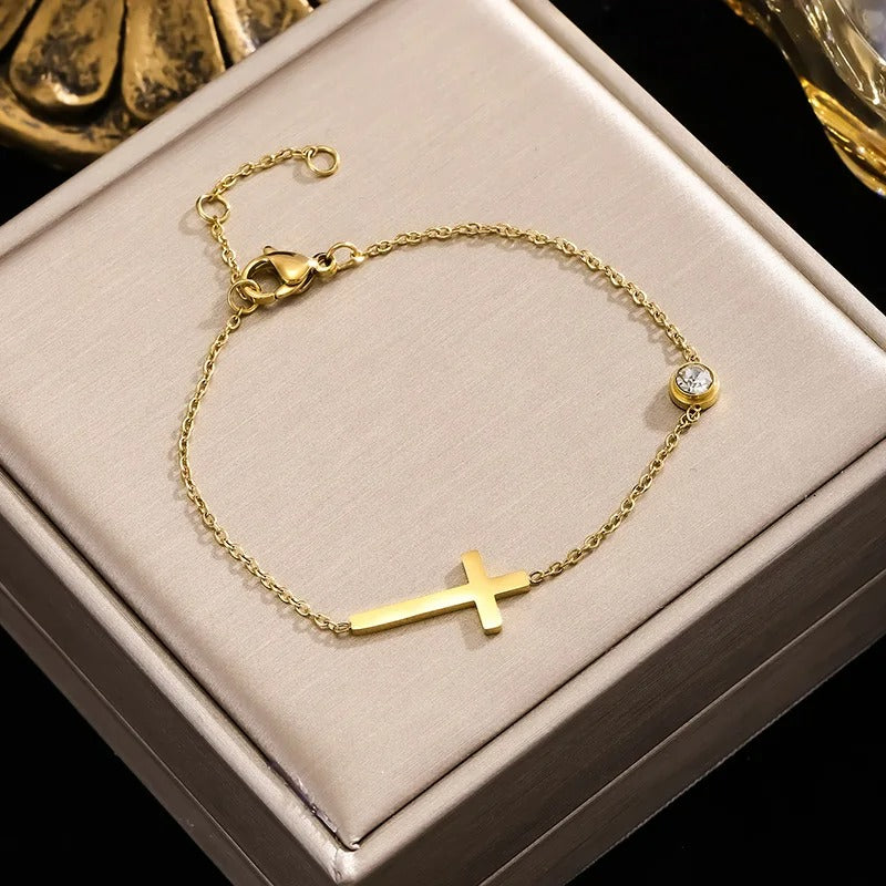 Bracelet Croix Femme Élégance Spirituelle — Acier Inoxydable