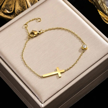 Bracelet Croix Femme Élégance Spirituelle — Acier Inoxydable