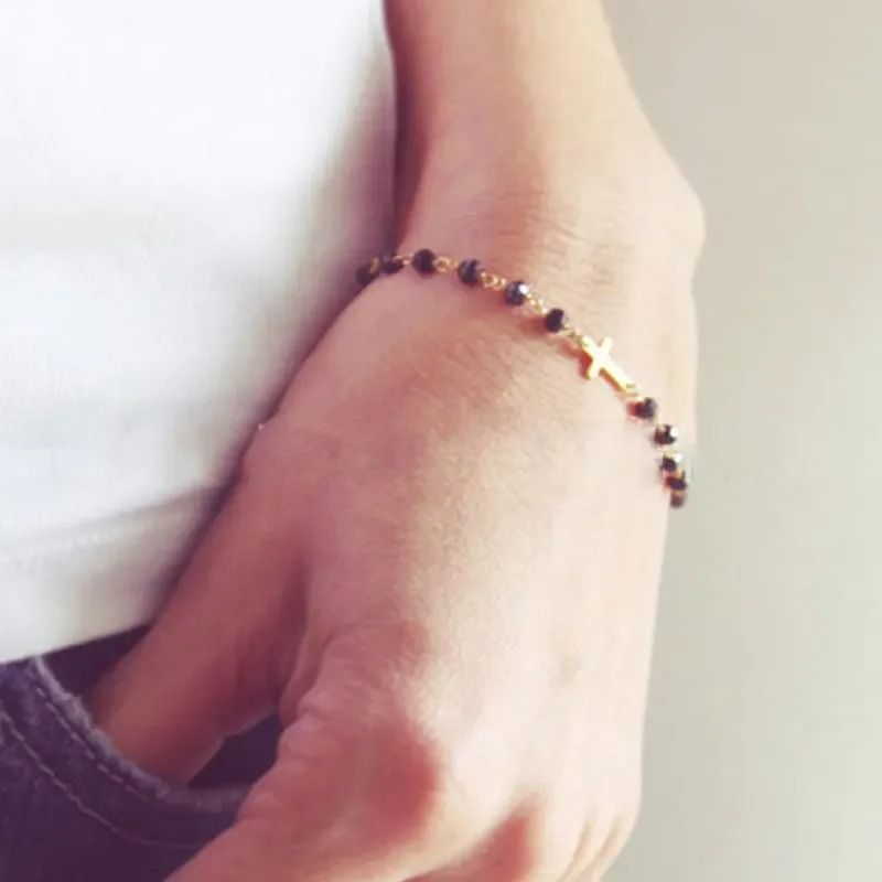 Bracelet Croix Femme Raffiné Perles Et Acier Inoxydable