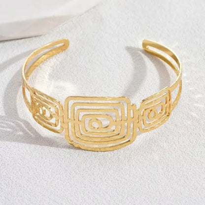 Bracelet Grec Motif Ancien sur fond gris