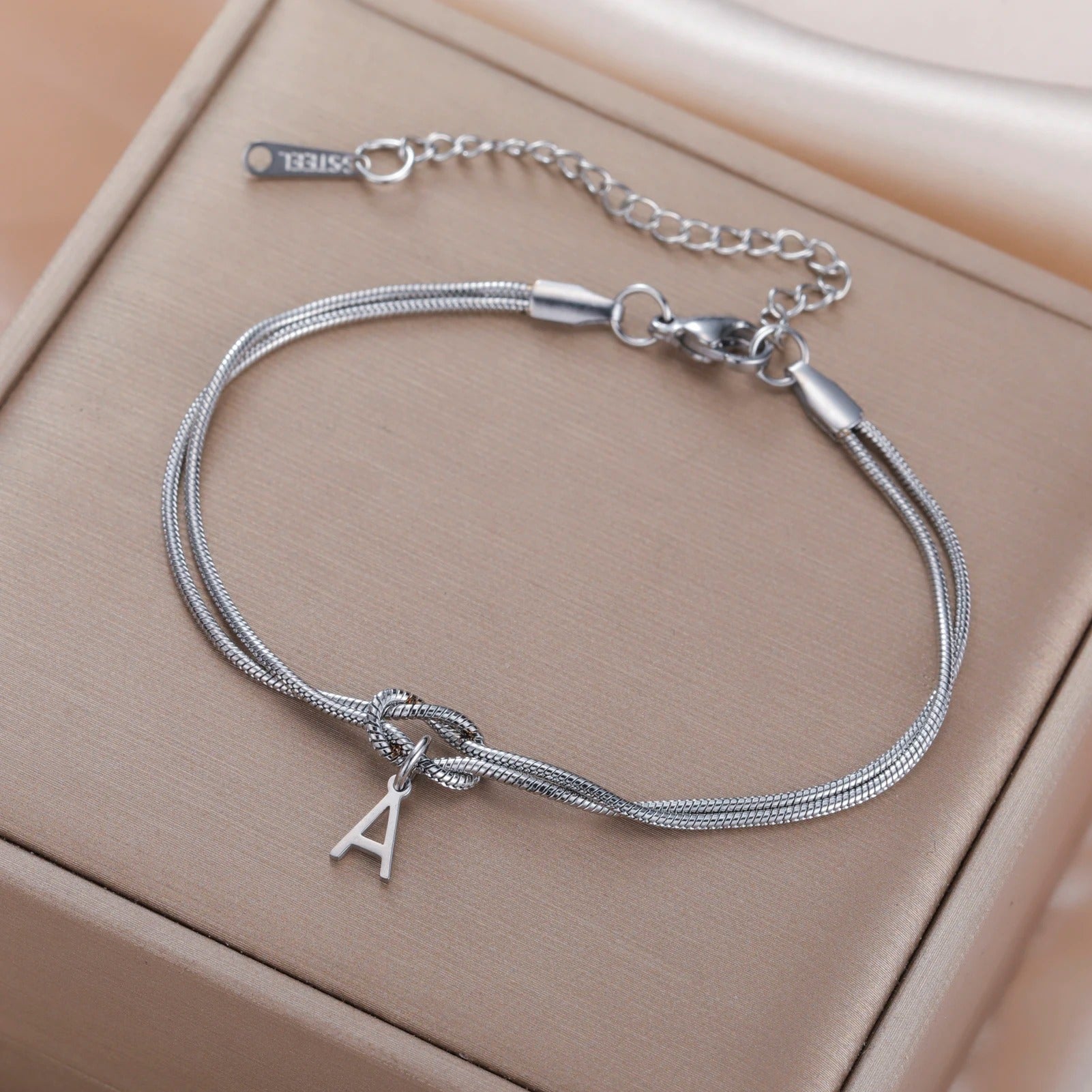Bracelet Initiale Femme Nœud Acier Inoxydable
