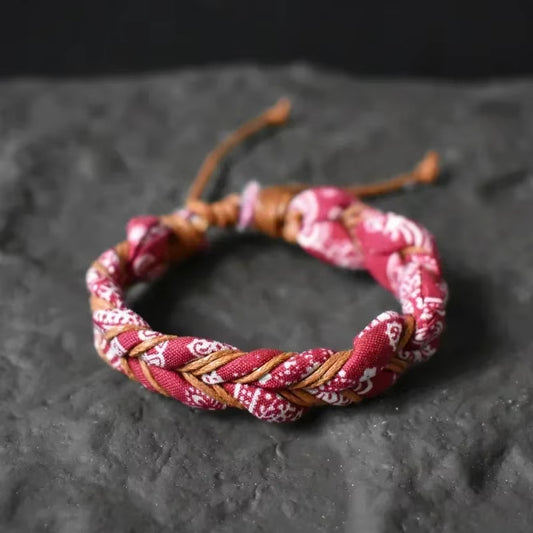 Bracelet Japonais Boho Tressé sur fond gris
